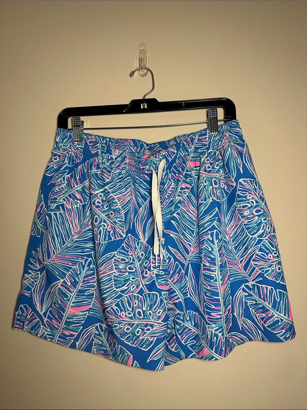 chubbies 5.5” inseam Blue and pink palm trees tropical with lining Swim Shorts